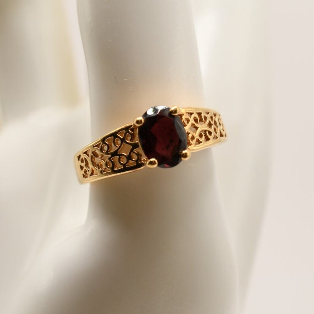 Vintage Red Gemstone Ring Gold Tone Filigree Openwork Size 8
